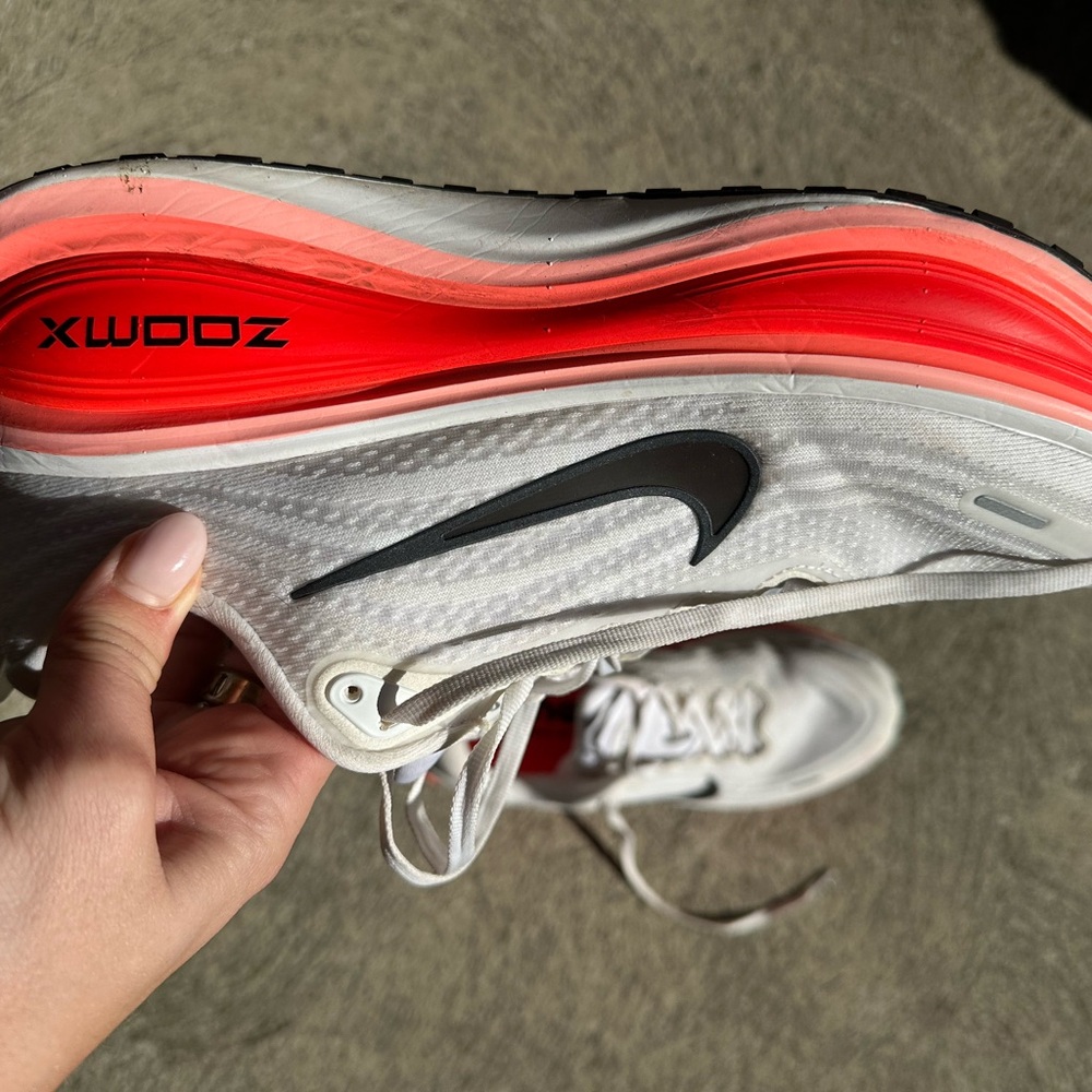 Nike Vomero 18 Plus running shoes - Picture 6 of 8